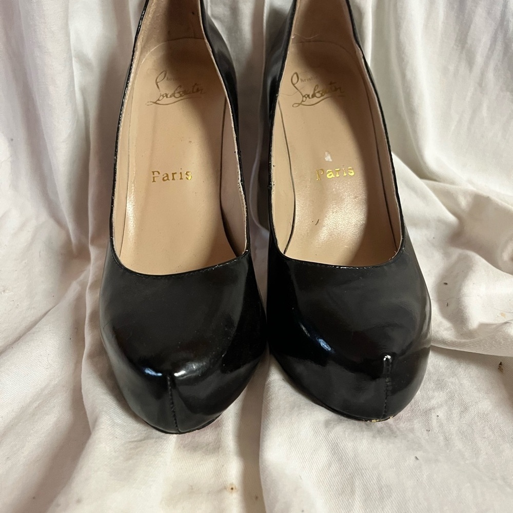 Christian Louboutin Black Patent
Rolando Pumps size 39 - Picture 2 of 10